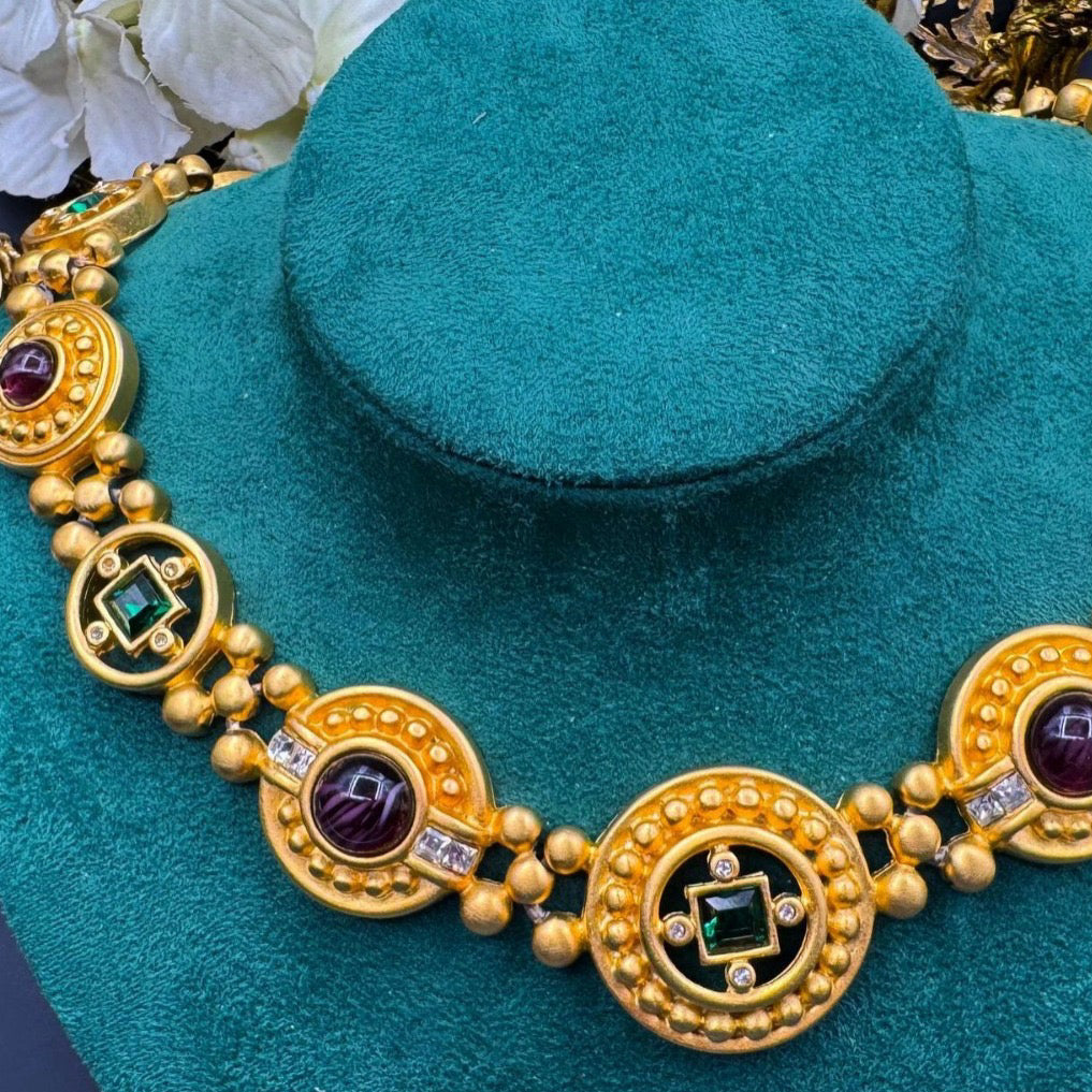 18.  Vintage  Gold Plated Rare Glass Carved High-End Niche Necklace