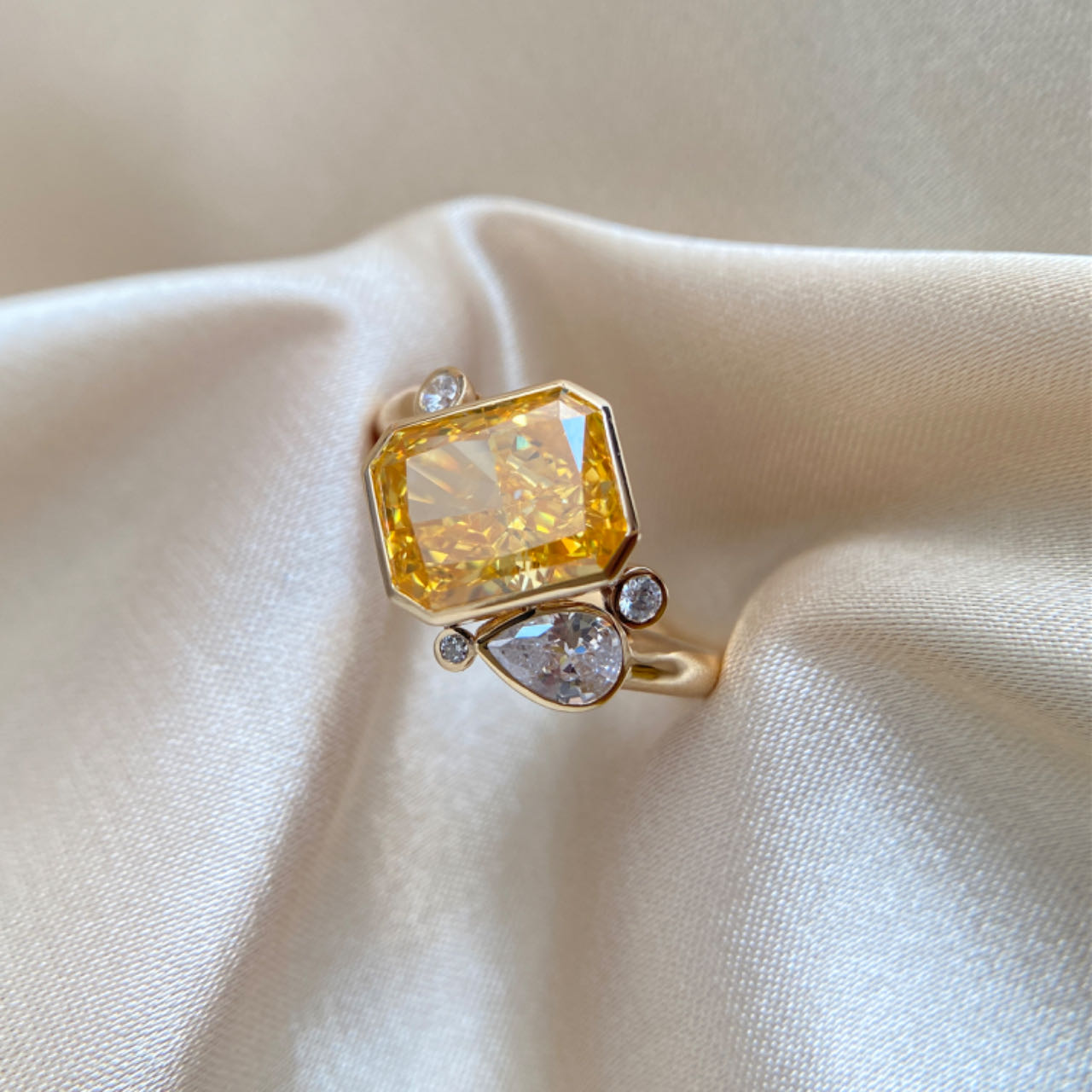 003.18K,14K Solid Gold Ring，Artificial yellow diamonds， Heavy Gold, Minimalist Jewellery, Gift For Her, Wedding Band