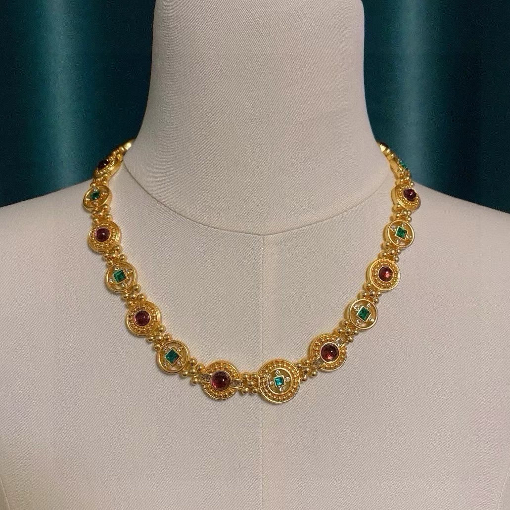 18.  Vintage  Gold Plated Rare Glass Carved High-End Niche Necklace