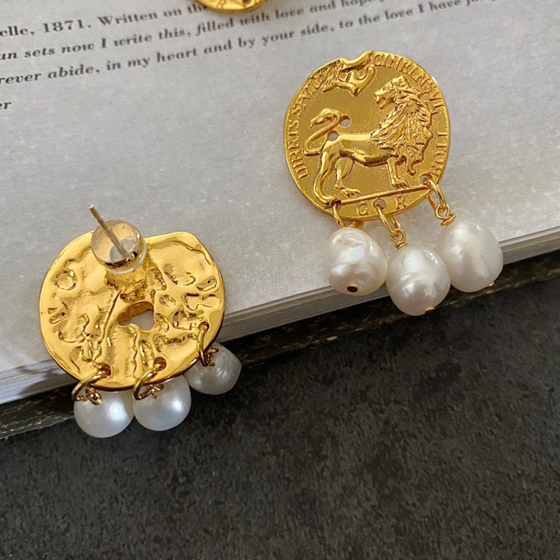 16.  Vintage Niche Lion Coin Pearl Pendant High-End Stud Earrings