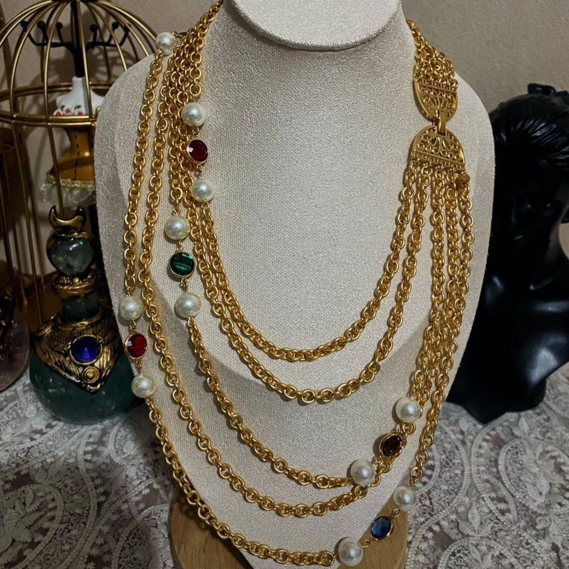 21.Vintage Plain Gold Crystal Glass Pearl High-End Niche Necklace